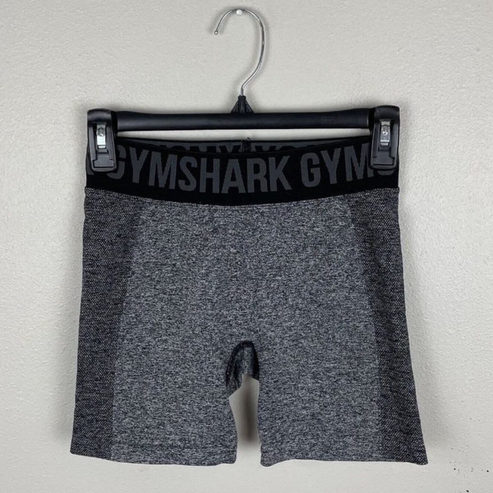Gymshark Flex Shorts Athletic Workout Gray
Black Womens  Elastic Waist